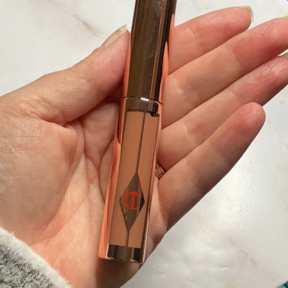 Charlotte Tilbury Hollywood Lips Matte Liquid Lipstick in Best Actress